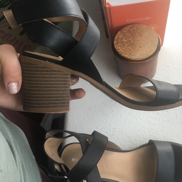 Black heel sandals - Picture 2 of 3